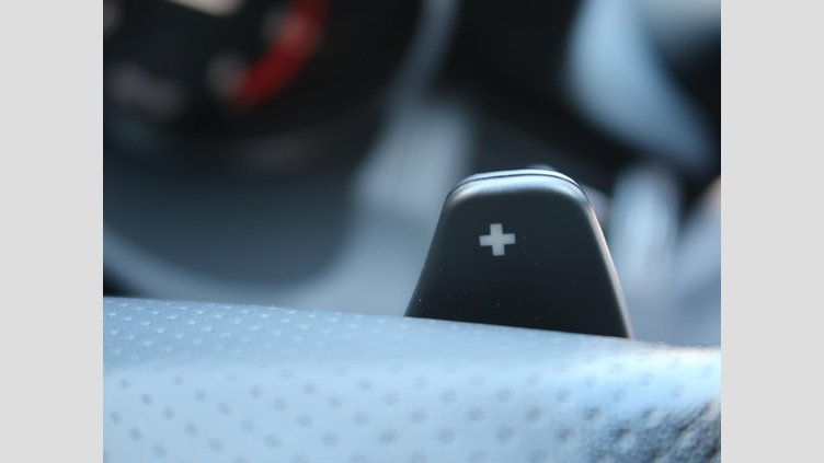 2018 認定中古車 Land Rover Range Rover Evoque Yulong White 249PS HSEダイナミック