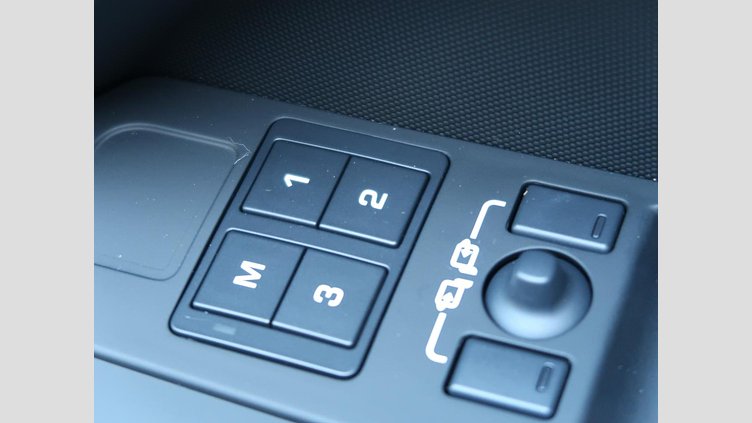 2024 認定中古車 Land Rover Defender 130 Santorini Black 350PS XダイナミックSE