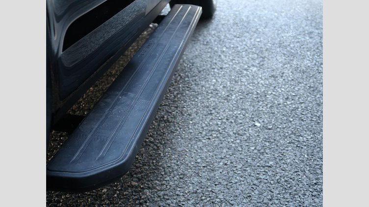 2024 認定中古車 Land Rover Defender 130 Santorini Black 350PS XダイナミックSE