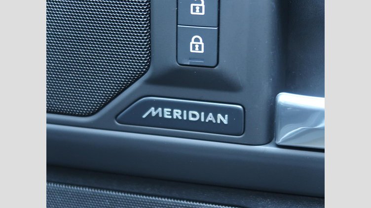 2024 認定中古車 Land Rover Defender 130 Santorini Black 350PS XダイナミックSE