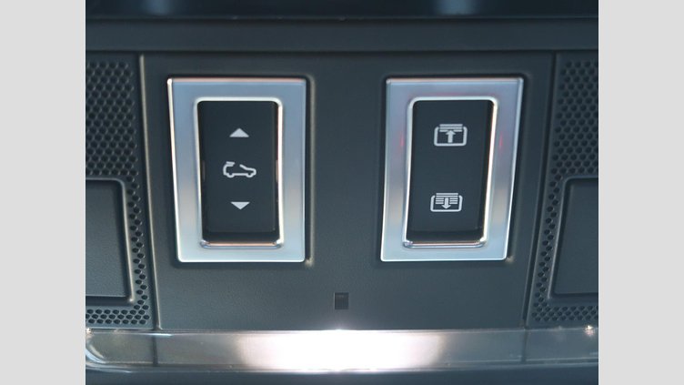 2024 認定中古車 Land Rover Defender 130 Santorini Black 350PS XダイナミックSE