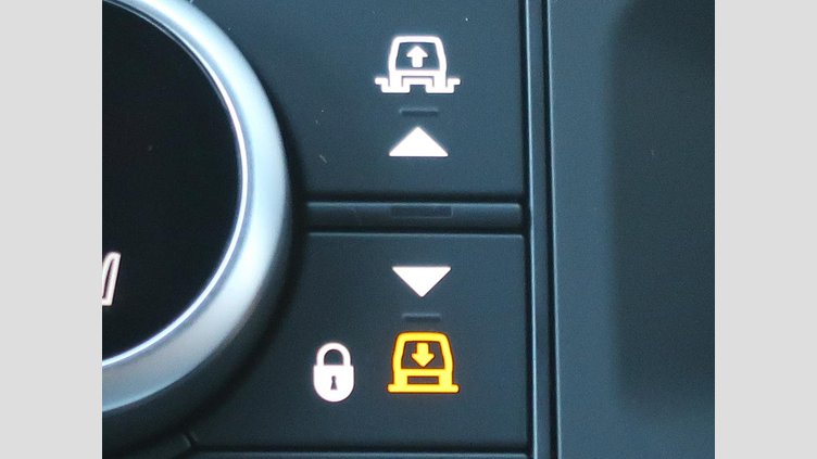 2024 認定中古車 Land Rover Defender 130 Santorini Black 350PS XダイナミックSE