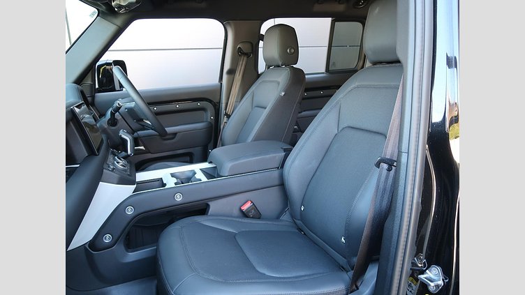 2024 認定中古車 Land Rover Defender 130 Santorini Black 350PS XダイナミックSE