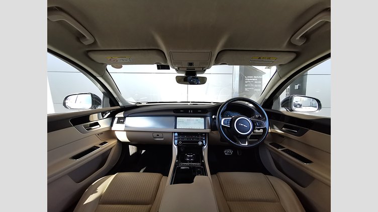 2021 認定中古車 Jaguar XF Narvik Black 2.0L D180 プレステージ