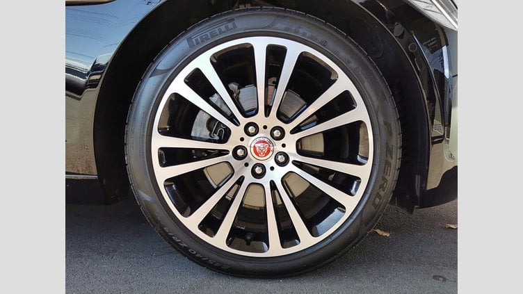 2021 認定中古車 Jaguar XF Narvik Black 2.0L D180 プレステージ