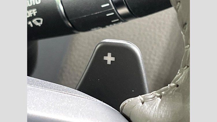 2017 認定中古車 Jaguar XE Storm grey 2WD プレステージ