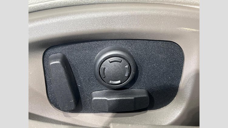 2017 認定中古車 Jaguar XE Storm grey 2WD プレステージ