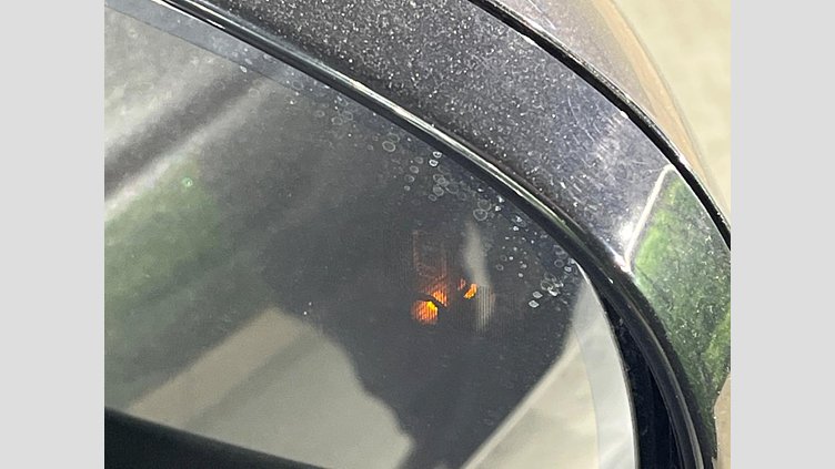 2017 認定中古車 Jaguar XE Storm grey 2WD プレステージ