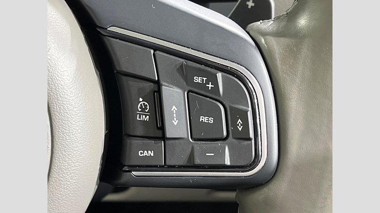 2017 認定中古車 Jaguar XE Storm grey 2WD プレステージ