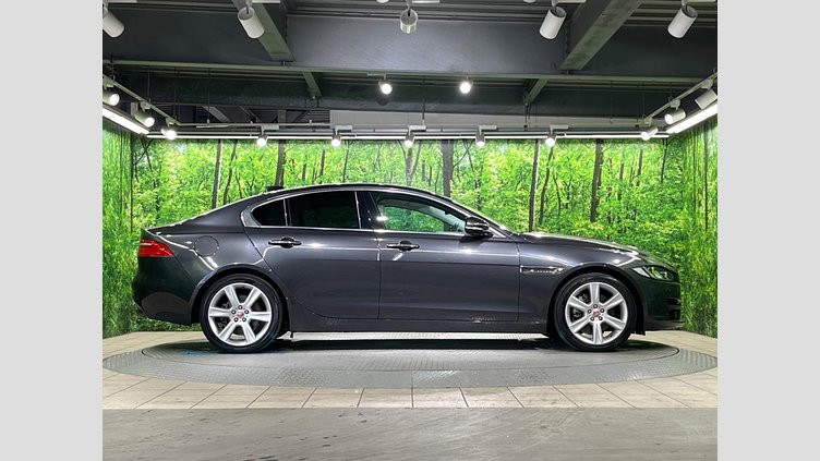 2017 認定中古車 Jaguar XE Storm grey 2WD プレステージ