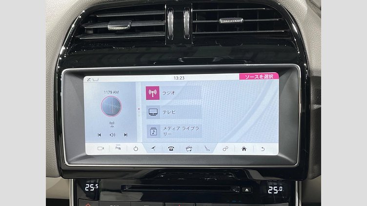 2017 認定中古車 Jaguar XE Storm grey 2WD プレステージ