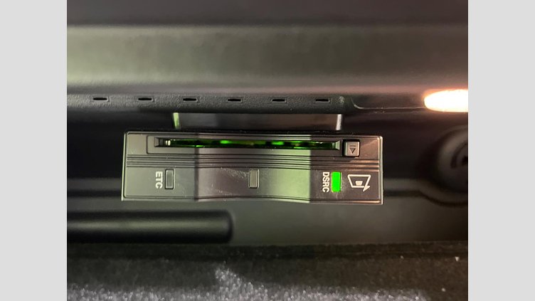 2017 認定中古車 Jaguar XE Storm grey 2WD プレステージ