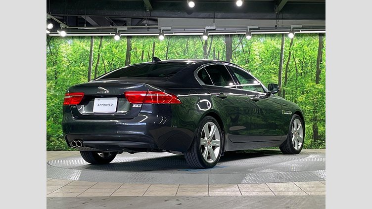 2017 認定中古車 Jaguar XE Storm grey 2WD プレステージ