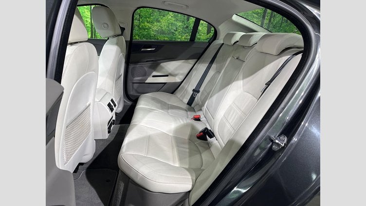 2017 認定中古車 Jaguar XE Storm grey 2WD プレステージ