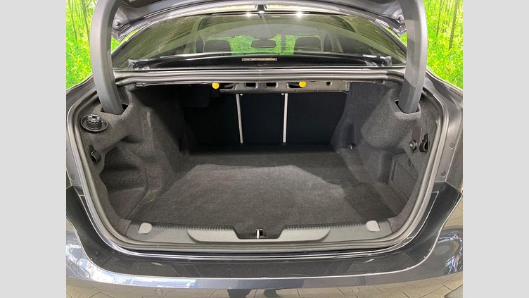 2017 認定中古車 Jaguar XE Storm grey 2WD プレステージ