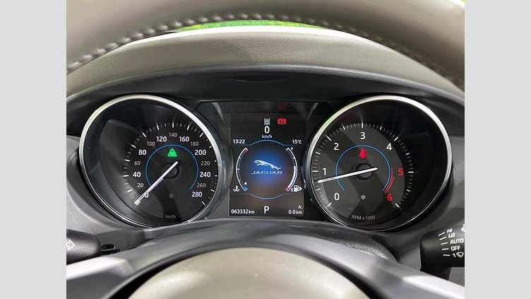 2017 認定中古車 Jaguar XE Storm grey 2WD プレステージ