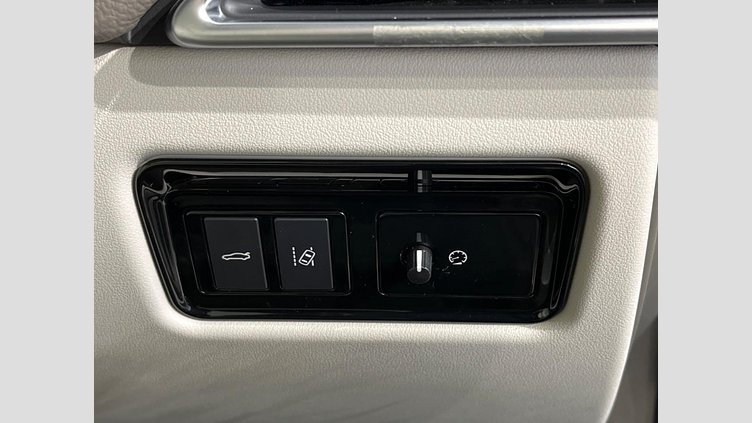 2017 認定中古車 Jaguar XE Storm grey 2WD プレステージ