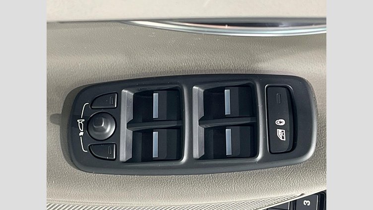 2017 認定中古車 Jaguar XE Storm grey 2WD プレステージ