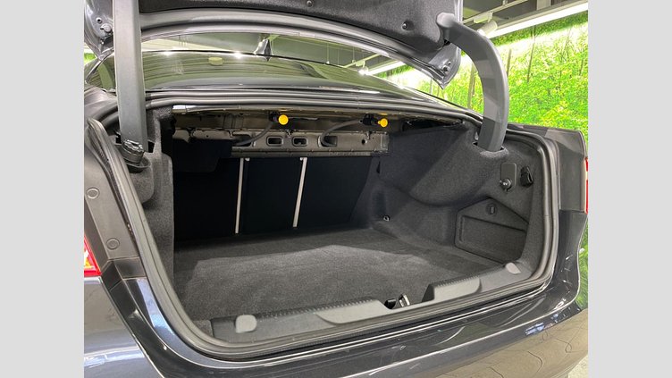 2017 認定中古車 Jaguar XE Storm grey 2WD プレステージ