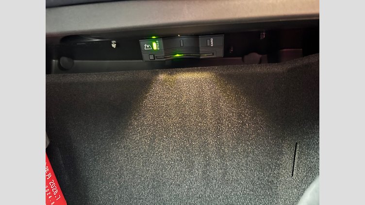 2024 認定中古車 Land Rover Range Rover Velar オストゥーニパールホワイト PHEV 404PS DYNAMIC SE