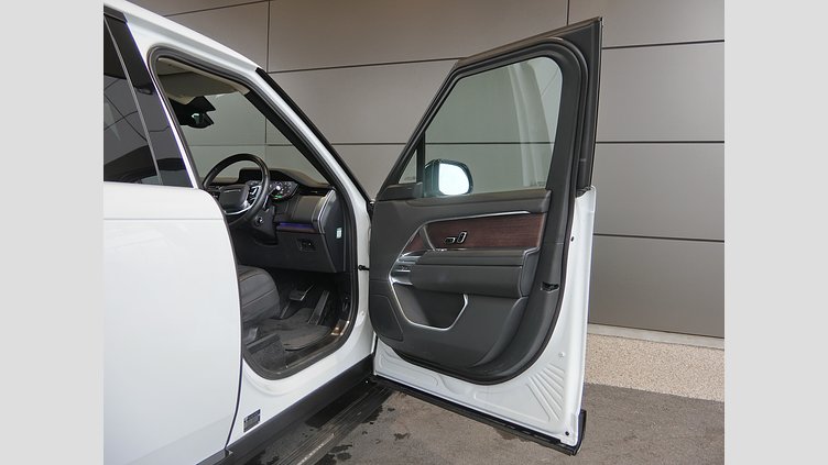2022 認定中古車 Land Rover Range Rover Fuji White PHEV SE
