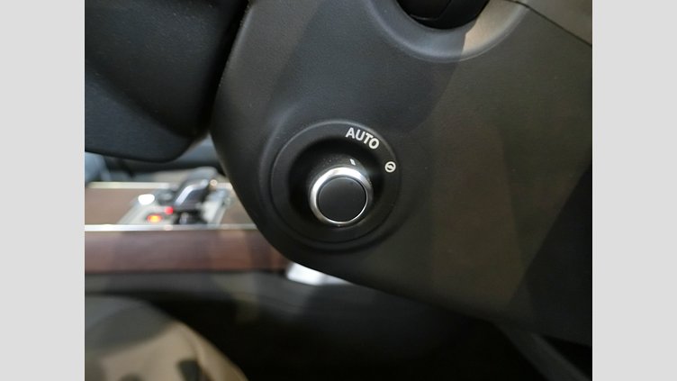 2022 認定中古車 Land Rover Range Rover Fuji White PHEV SE