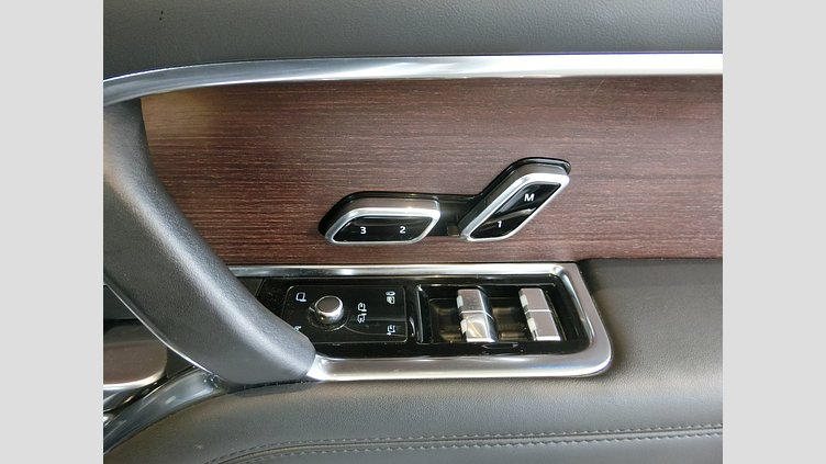 2022 認定中古車 Land Rover Range Rover Fuji White PHEV SE