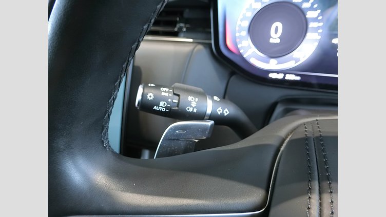 2022 認定中古車 Land Rover Range Rover Fuji White PHEV SE