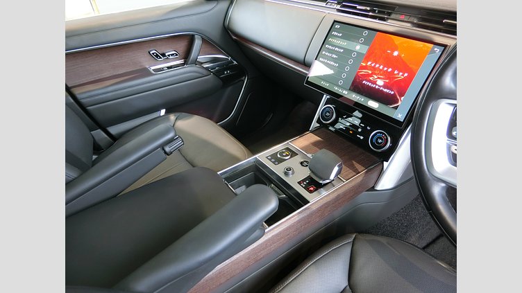 2022 認定中古車 Land Rover Range Rover Fuji White PHEV SE