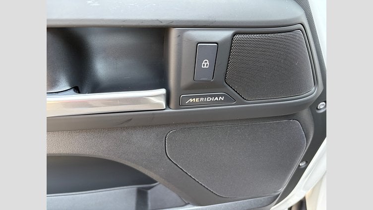 2025 認定中古車 Land Rover Defender 90 フジホワイト D350 AWD(AT) X-DYNAMIC HSE