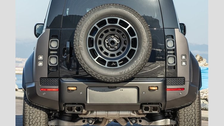 2025 New Land Rover Defender 110 Charente Grey 4.4L V8  Octa 