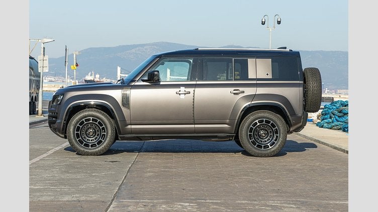 2025 New Land Rover Defender 110 Charente Grey 4.4L V8  Octa 