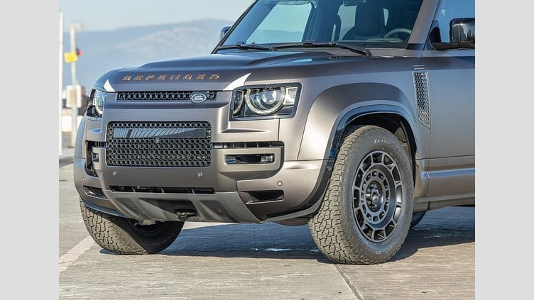 2025 New Land Rover Defender 110 Charente Grey 4.4L V8  Octa 