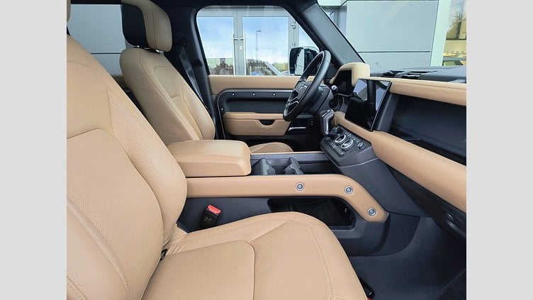 2024 Używany Land Rover Defender 110 Silicon Silver Defender MY25 3.0D I6 300 PS AWD Auto X-Dynamic HSE 110 Defender MY25 3.0D I6 300 PS AWD Auto X-Dynamic HSE 110