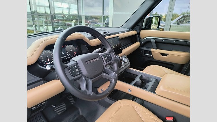 2024 Używany Land Rover Defender 110 Silicon Silver Defender MY25 3.0D I6 300 PS AWD Auto X-Dynamic HSE 110 Defender MY25 3.0D I6 300 PS AWD Auto X-Dynamic HSE 110