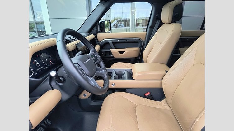 2024 Używany Land Rover Defender 110 Silicon Silver Defender MY25 3.0D I6 300 PS AWD Auto X-Dynamic HSE 110 Defender MY25 3.0D I6 300 PS AWD Auto X-Dynamic HSE 110