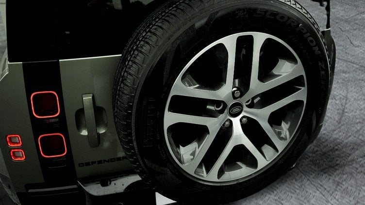 2025 Approved Land Rover Defender 110 Pangea Green 3.0D I6 300 PS  X-Dynamic HSE