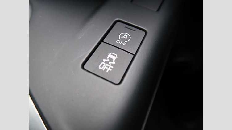 2019 認定中古車 Jaguar E-Pace Silicon Silver 180PS R-ダイナミック