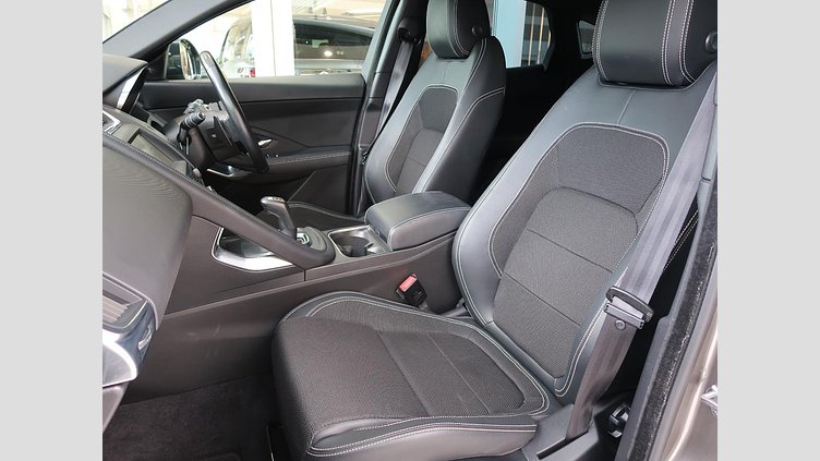 2019 認定中古車 Jaguar E-Pace Silicon Silver 180PS R-ダイナミック