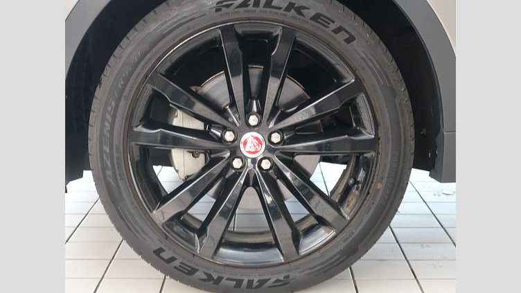 2019 認定中古車 Jaguar E-Pace Silicon Silver 180PS R-ダイナミック