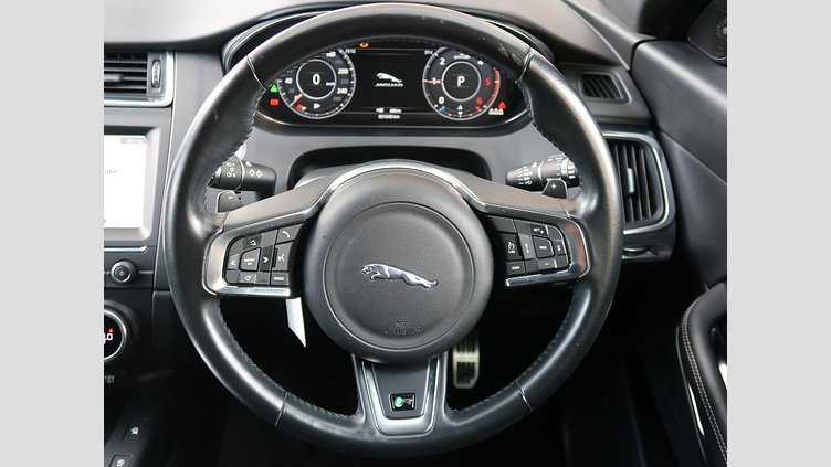 2019 認定中古車 Jaguar E-Pace Silicon Silver 180PS R-ダイナミック