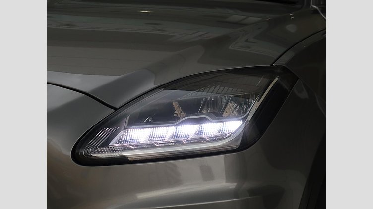 2019 認定中古車 Jaguar E-Pace Silicon Silver 180PS R-ダイナミック