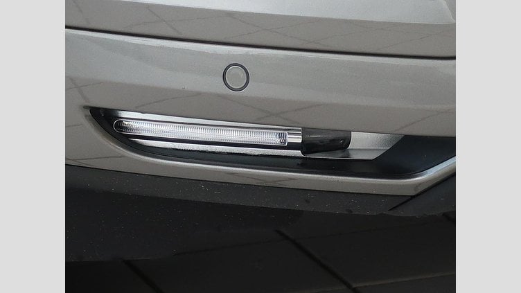 2019 認定中古車 Jaguar E-Pace Silicon Silver 180PS R-ダイナミック