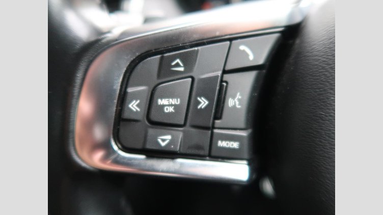 2019 認定中古車 Jaguar E-Pace Silicon Silver 180PS R-ダイナミック