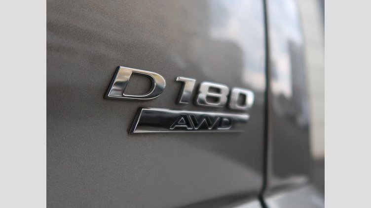 2019 認定中古車 Jaguar E-Pace Silicon Silver 180PS R-ダイナミック