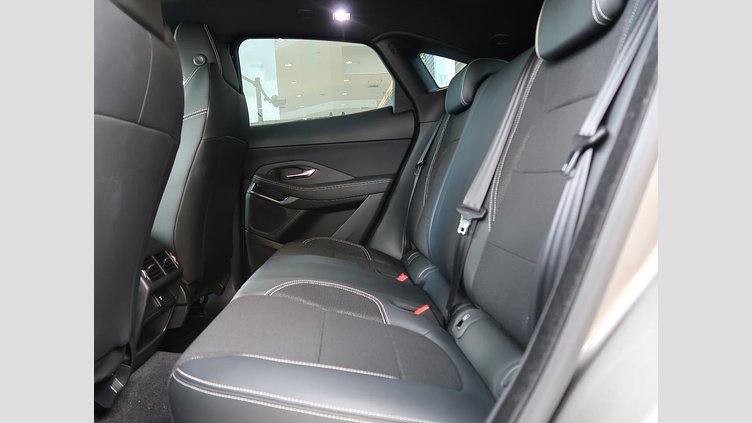 2019 認定中古車 Jaguar E-Pace Silicon Silver 180PS R-ダイナミック