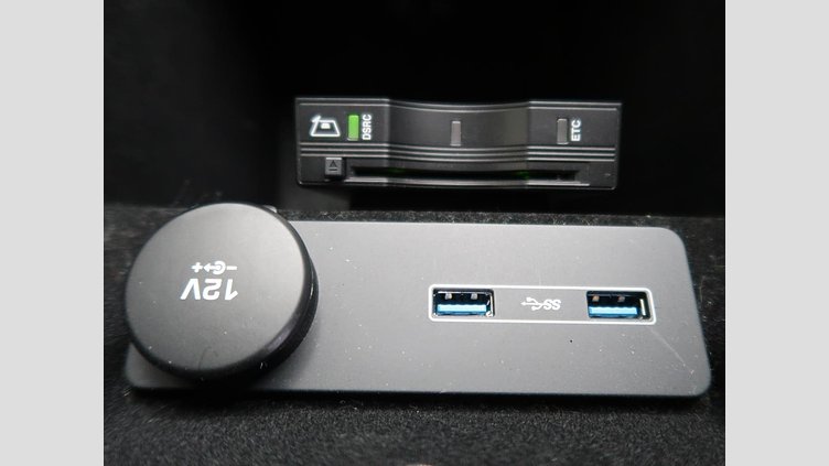 2019 認定中古車 Jaguar E-Pace Silicon Silver 180PS R-ダイナミック