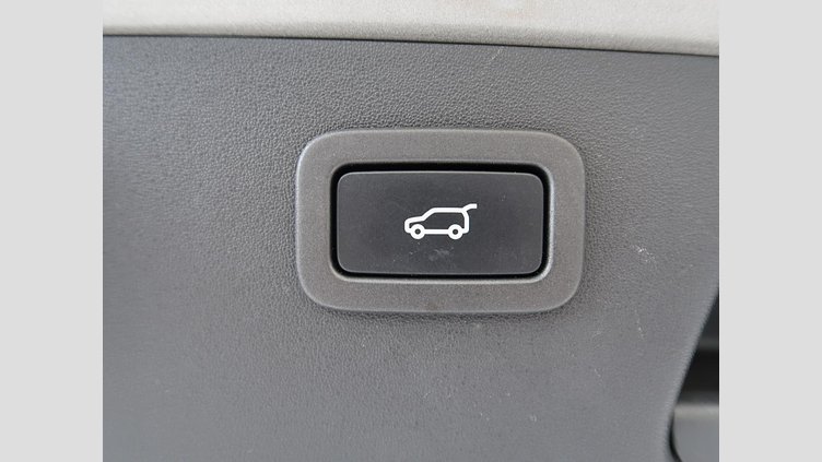 2019 認定中古車 Jaguar E-Pace Silicon Silver 180PS R-ダイナミック