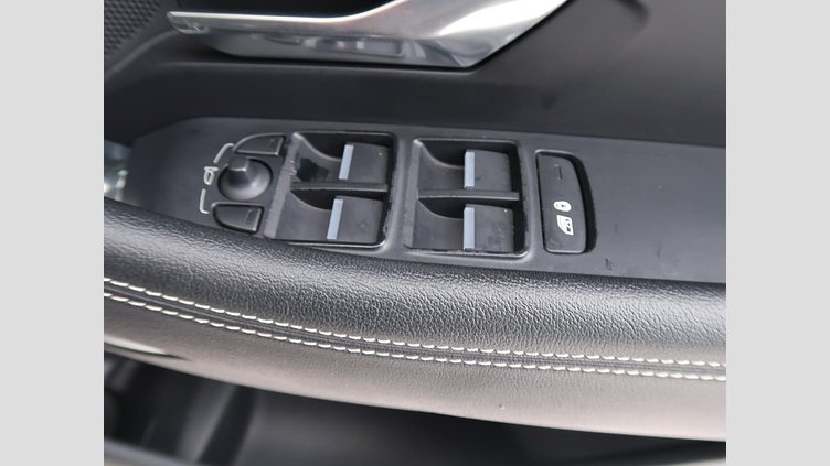 2019 認定中古車 Jaguar E-Pace Silicon Silver 180PS R-ダイナミック