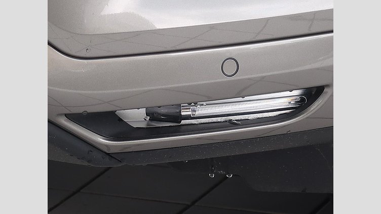 2019 認定中古車 Jaguar E-Pace Silicon Silver 180PS R-ダイナミック